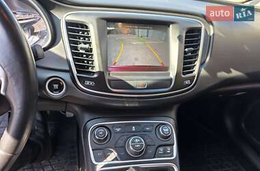Седан Chrysler 200 2015 в 