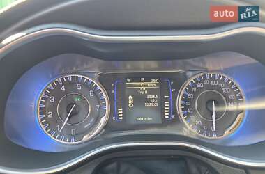 Седан Chrysler 200 2015 в 