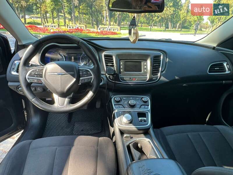 Седан Chrysler 200 2015 в Киеве