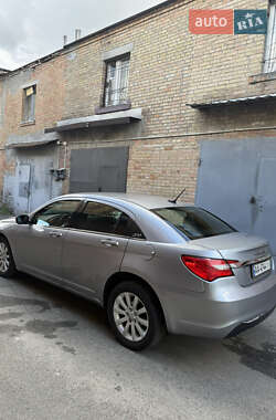 Седан Chrysler 200 2012 в 