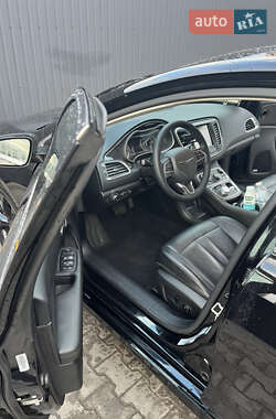 Седан Chrysler 200 2014 в 