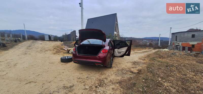 Седан Chrysler 200 2015 в Мукачево