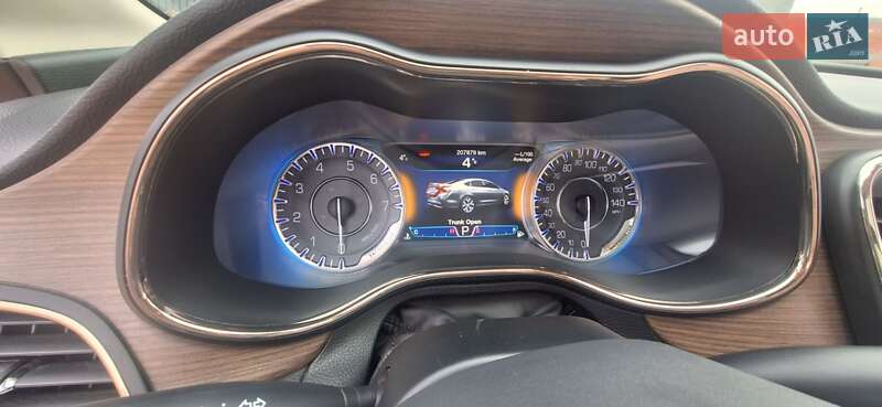 Седан Chrysler 200 2015 в Мукачево