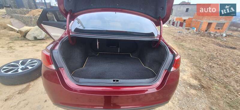 Седан Chrysler 200 2015 в Мукачево
