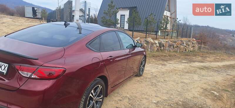 Седан Chrysler 200 2015 в Мукачево