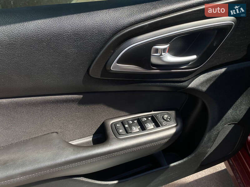 Седан Chrysler 200 2015 в Киеве