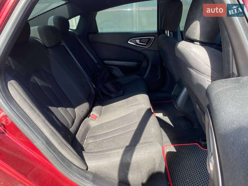 Седан Chrysler 200 2015 в Киеве