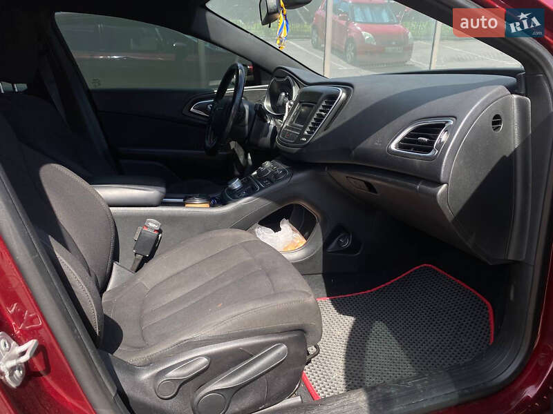 Седан Chrysler 200 2015 в Киеве