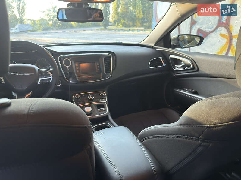 Седан Chrysler 200 2015 в Хмельницком