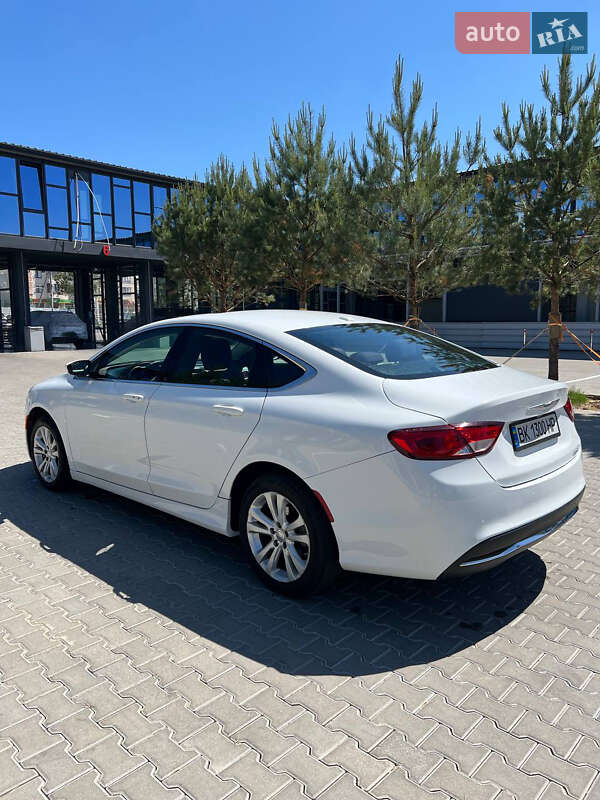 Седан Chrysler 200 2015 в Киеве
