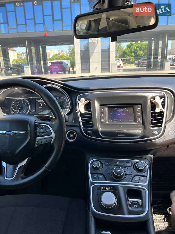 Седан Chrysler 200 2015 в Киеве