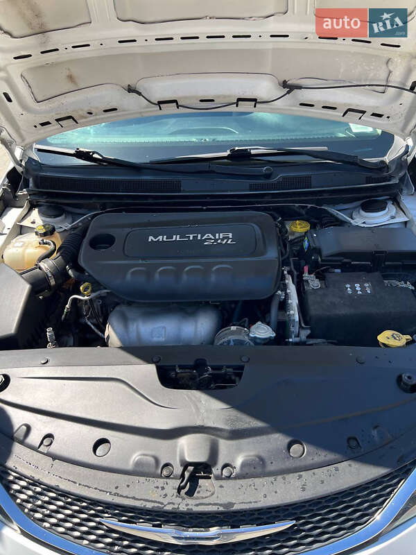 Седан Chrysler 200 2015 в Киеве