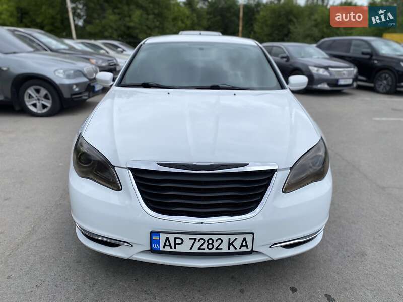 Седан Chrysler 200 2012 в 