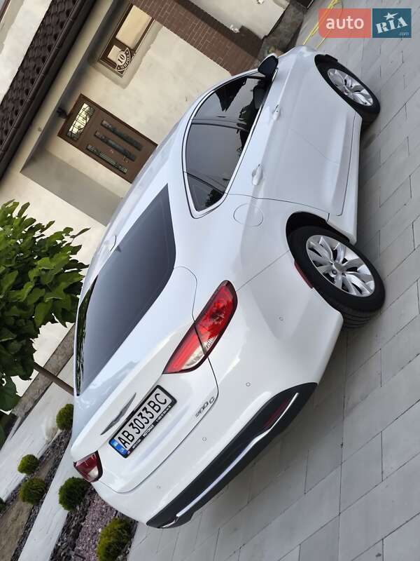 Седан Chrysler 200 2014 в Виннице