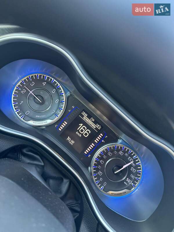 Седан Chrysler 200 2015 в 