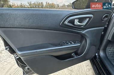 Седан Chrysler 200 2015 в 