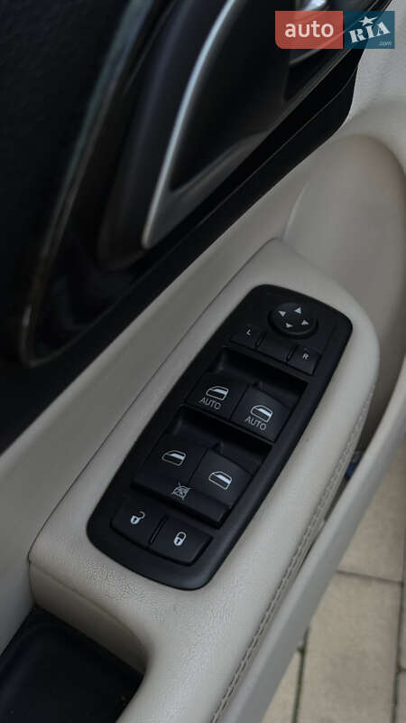 Седан Chrysler 200 2014 в Ровно