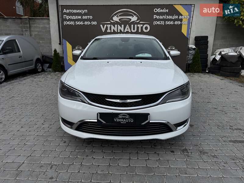 Седан Chrysler 200 2016 в Виннице