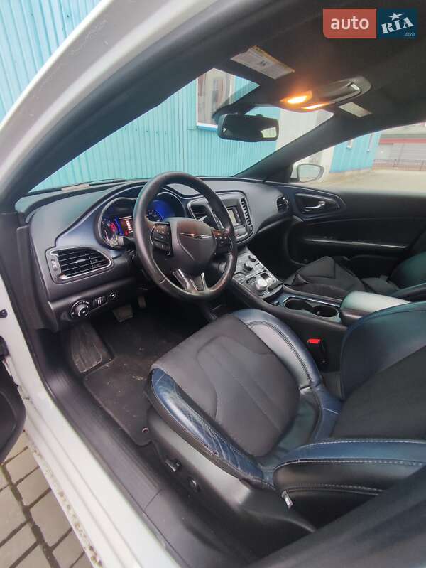 Седан Chrysler 200 2015 в Николаеве