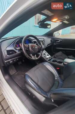Седан Chrysler 200 2015 в 