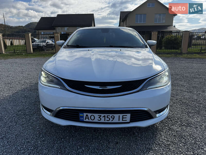 Седан Chrysler 200 2015 в Хусте