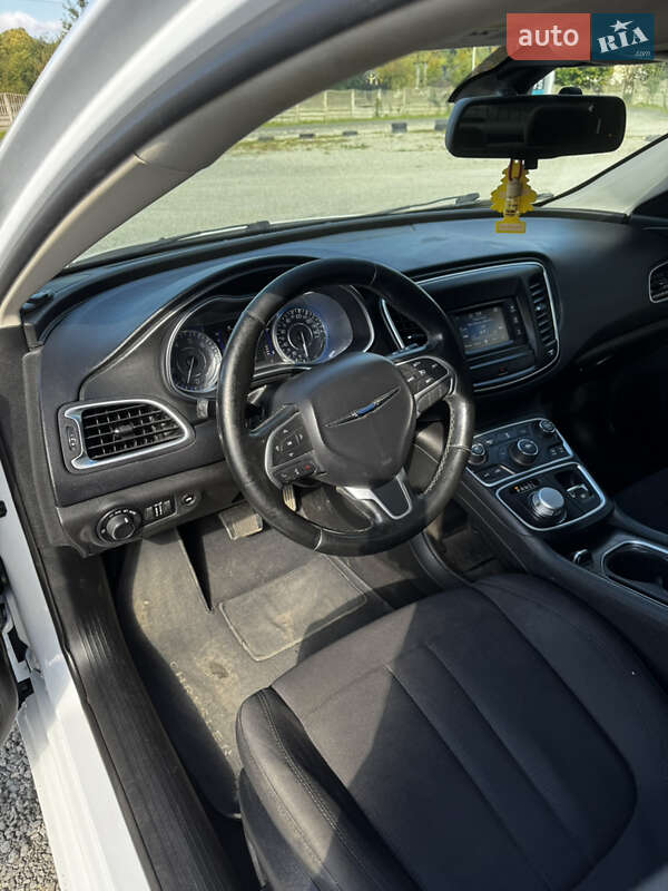 Седан Chrysler 200 2015 в Хусте