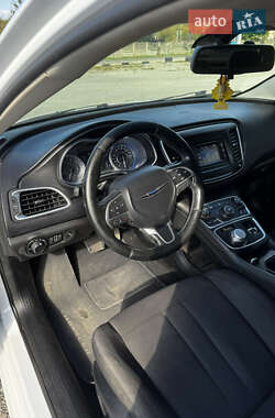 Седан Chrysler 200 2015 в 