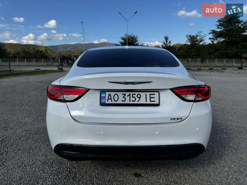 Седан Chrysler 200 2015 в Хусте