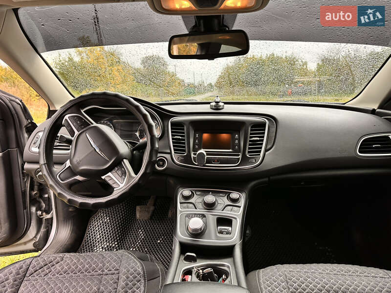 Седан Chrysler 200 2015 в Изяславе