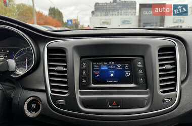 Седан Chrysler 200 2014 в 