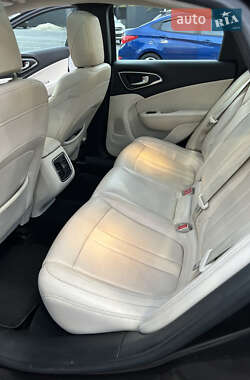 Седан Chrysler 200 2014 в 