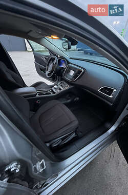 Седан Chrysler 200 2015 в 