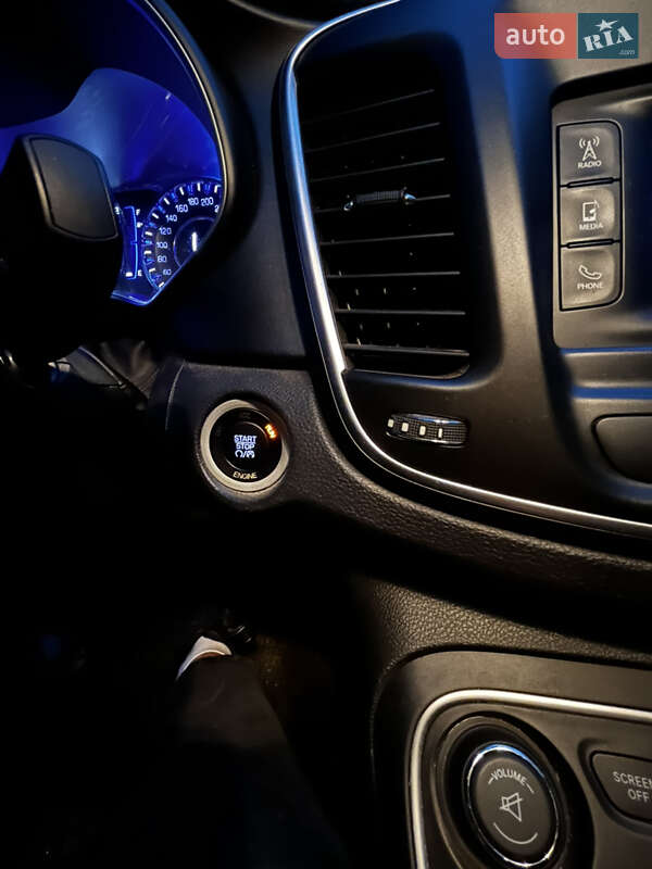 Седан Chrysler 200 2015 в Киеве фото 17 Седан Chrysler 200 2015 в Киеве