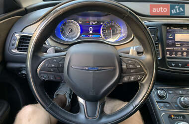 Седан Chrysler 200 2015 в  фото 17 Седан Chrysler 200 2015 в