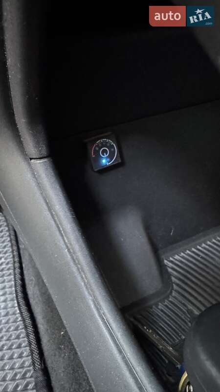 Седан Chrysler 200 2015 в Сумах