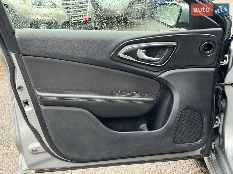 Седан Chrysler 200 2014 в Виннице