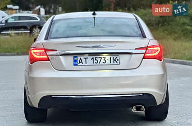 Седан Chrysler 200 2014 в 