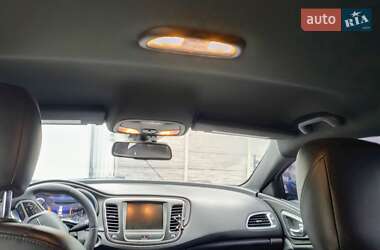 Седан Chrysler 200 2015 в  фото 5 Седан Chrysler 200 2015 в