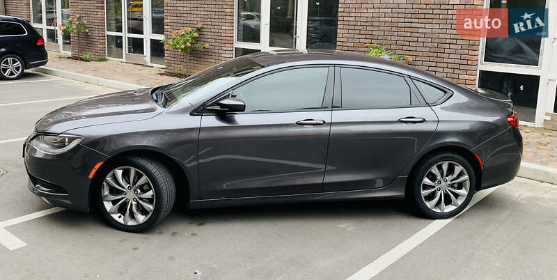 Седан Chrysler 200 2015 в Києві