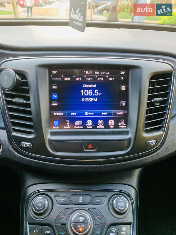 Седан Chrysler 200 2015 в Києві