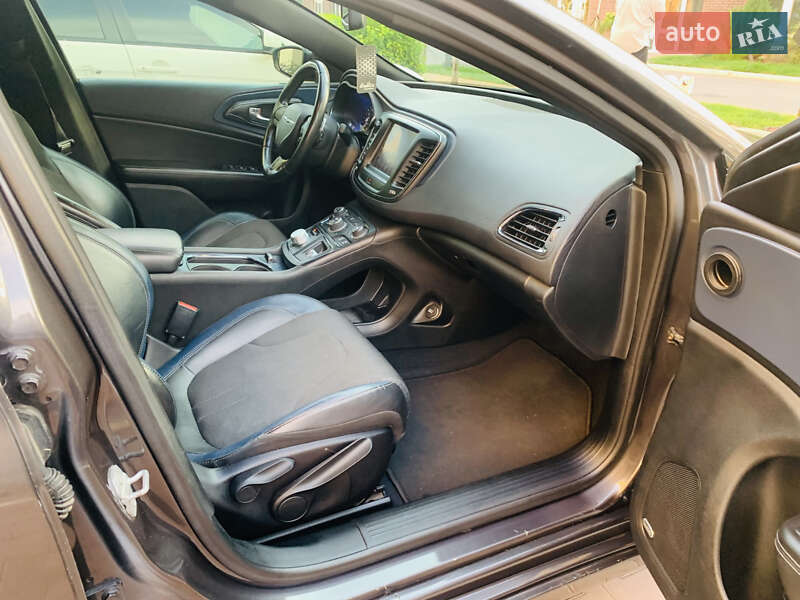 Седан Chrysler 200 2015 в Києві