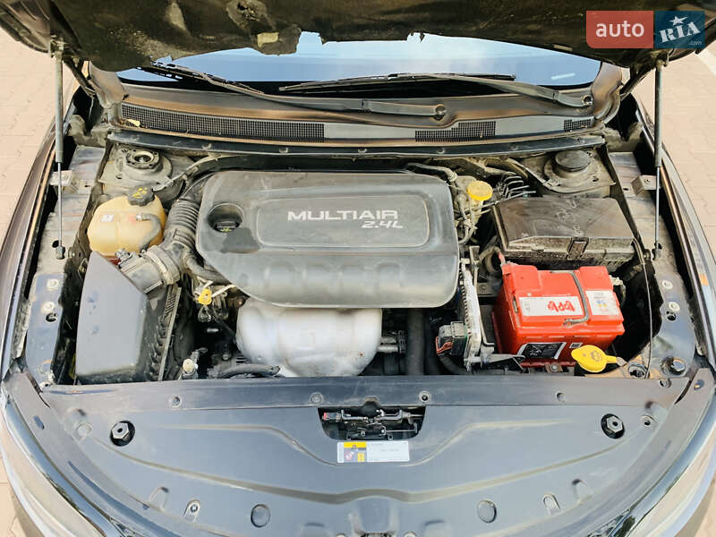 Седан Chrysler 200 2015 в Києві