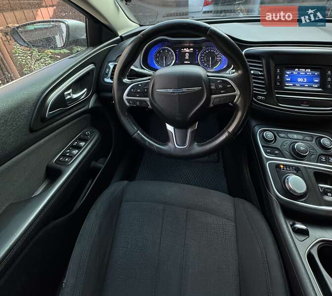 Седан Chrysler 200 2015 в Кропивницком