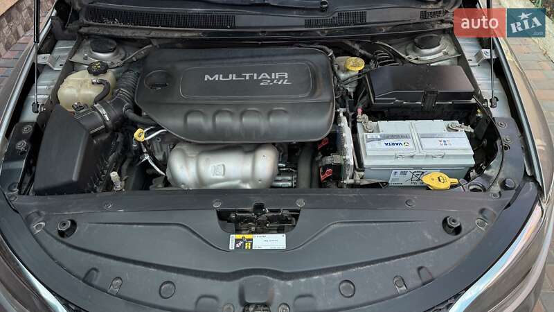 Седан Chrysler 200 2015 в Кропивницком