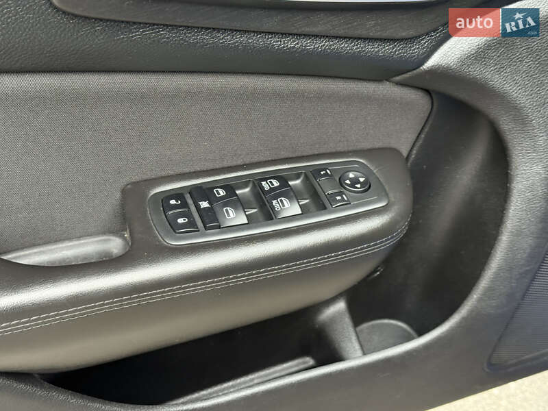 Седан Chrysler 200 2015 в Днепре