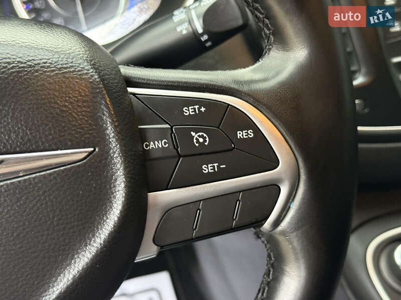 Седан Chrysler 200 2015 в Днепре