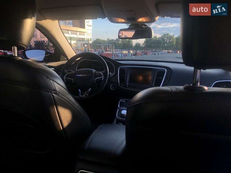 Седан Chrysler 200 2016 в Киеве