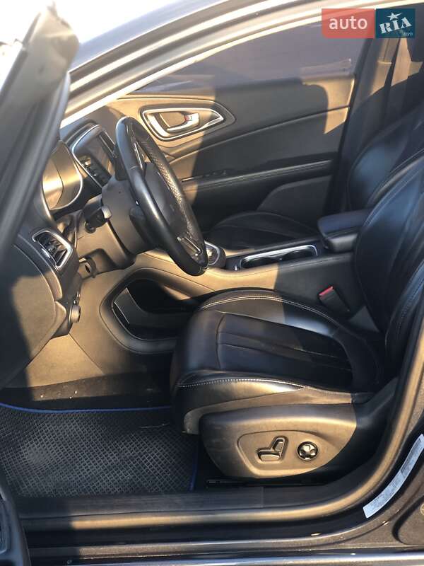 Седан Chrysler 200 2016 в Киеве