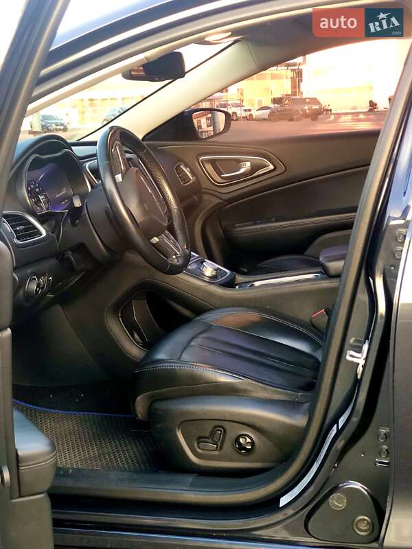 Седан Chrysler 200 2016 в Киеве