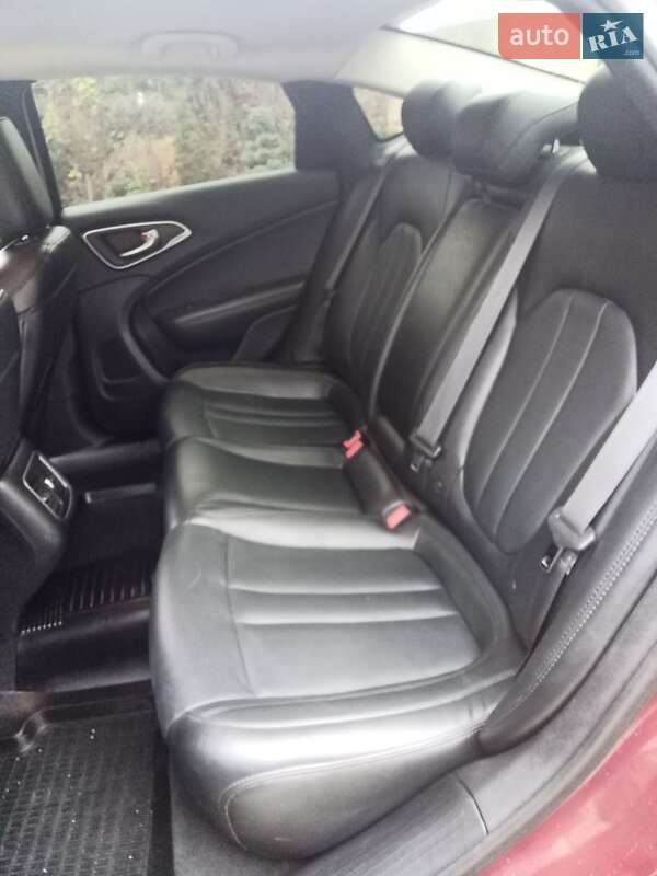 Седан Chrysler 200 2014 в Кременчуге